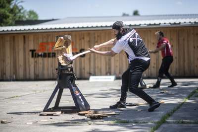 TIMBERSPORTS_FORD_RANGER_CUP_2021_SCHLESINGER_STANDING_BLOCK_CHOP.jpg
