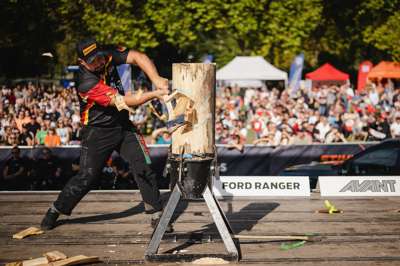STIHL_TIMBERSPORTS_Danny_Martin_Standing_Block_Chop.jpg