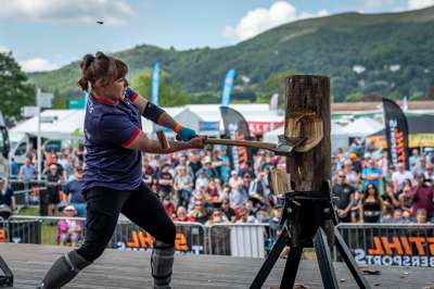 TIMBERSPORTS_GB_WCH2025_Ferrington_standing block chop-20.jpg