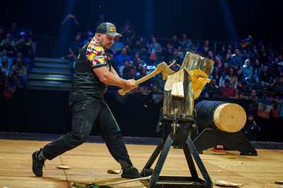 STIHL_TIMBERSPORTS_WCH24_Danny_Martin_Standing_Block_Chop.jpg