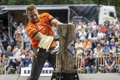 STIHL_TIMBERSPORTS_Redmer_Knol_Standing_Block_Chop.JPG