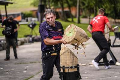 TIMBERSPORTS_FORD_RANGER_CUP_STARK_STANDING_BLOCK_CHOP.jpg