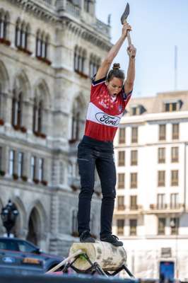 STIHL_TIMBERSPORTS_IWC_2022_Martha_King_Underhand_Chop.jpg