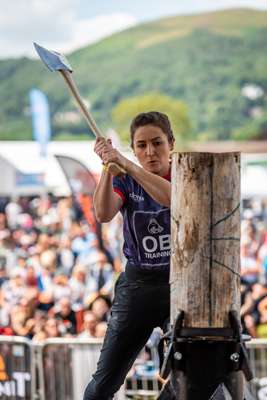 Timbersports_GBR_WCH_2025_Georgia Lewis Standing Block Chop_13.jpg