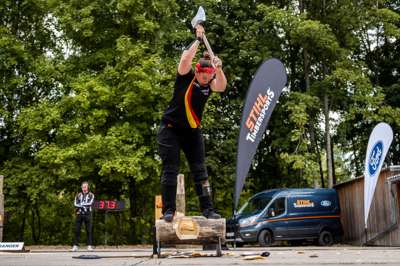 STIHL_TIMBERSPORTS_Ford_Transit_Cup_2022_Nina_Pokoyski_Underhand_Chop.jpg