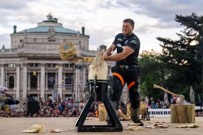 STIHL_TIMBERSPORTS_Jack_Jordan_Standing_Block_Chop.jpg