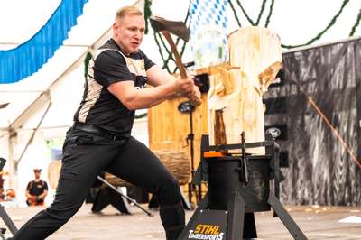 STIHL_TIMBERSPORTS_Florian_Haegele_Standing_Block_Chop.jpg