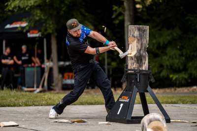 STIHL_TIMBERSPORTS_Ford_Transit_Cup_2022_Alexander_Heinz_Standing_Block_Chop.jpg