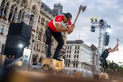 STIHL_TIMBERSPORTS_World_Trophy_2022_Michal_Dubicki_Underhand_Chop.jpg