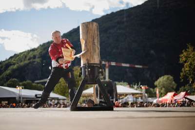 Timbersports_SCH24_Hubscher_AA_2002.jpg