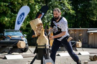 STIHL_TIMBERSPORTS_Dietmar_Schlesinger_Standing_Block_Chop.jpg
