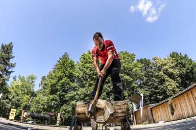 TIMBERSPORTS_FORD_RANGER_CUP_2021_WAGESREITER_UNDERHAND_CHOP.jpg