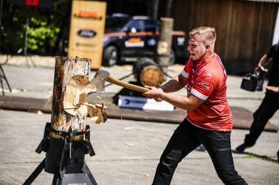 TIMBERSPORTS_FORD_RANGER_CUP_2021_KONICZEK_STANDING_BLOCK_CHOP.jpg