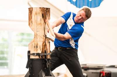 STIHL_TIMBERSPORTS_Steffen_Graf_Standing_Block_Chop.jpg