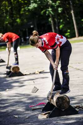 TIMBERSPORTS_FORD_RANGER_CUP_2021_HAGMANN_UNDERHAND_CHOP.jpg