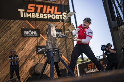 STIHL_TIMBERSPORTS_Simon_Oberzaucher_Standing_Block_Chop.jpg
