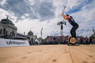STIHL_TIMBERSPORTS_Lauren_Bergman_Underhand_Chop.jpg