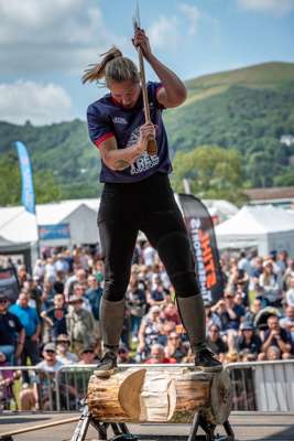 Timbersports_GBR_WCH_2025_Catherine Eccles Underhand Chop_34.jpg