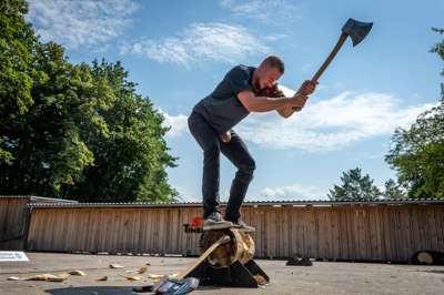 STIHL_TIMBERSPORTS_Max_Hardow_Underhand_Chop.jpg