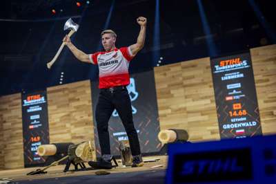 STIHL_TIMBERSPORTS_Szymon_Groenwald_Pose.jpg
