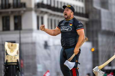 STIHL_TIMBERSPORTS_Danny_Martin_Standing_Block_Chop.jpg