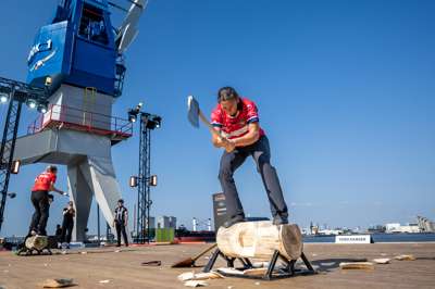 STIHL_TIMBERSPORTS_Erin_LaVoie_Underhand_Chop.jpg