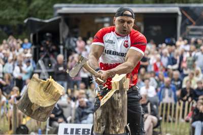 STIHL_TIMBERSPORTS_Michal_Dubicki_Standing_Block_Chop.JPG