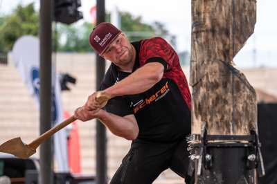 TIMBERSPORTS_GER_PRO_CH_21_LANG_STANDING_BLOCK_CHOP.jpg