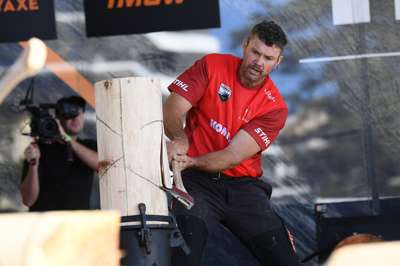 STIHL_TIMBERSPORTS_Laurence_OToole_Standing_Block_Chop.jpg