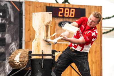 STIHL_TIMBERSPORTS_Jeffrey_Huebscher_Standing_Block_Chop.jpg