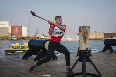 STIHL_TIMBERSPORTS_Szymon_Groenwald_Standing_Block_Chop.jpg