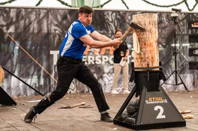 STIHL_TIMBERSPORTS_Thomas_Hofbauer_Standing_Block_Chop.jpg