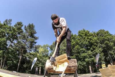 TIMBERSPORTS_FORD_RANGER_CUP_2021_SCHLESINGER_UNDERHAND_CHOP.jpg