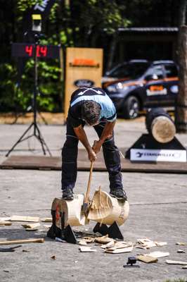 TIMBERSPORTS_FORD_RANGER_CUP_DENGLER_UNDERHAND_CHOP.jpg