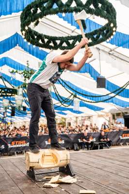 STIHL_TIMBERSPORTS_Stefan_Reichhart_Underhand_Chop.jpg