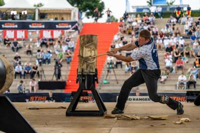 TIMBERSPORTS_GER_PRO_CH_21_GRAF_STANDING_BLOCK_CHOP.jpg