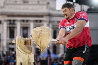 STIHL_TIMBERSPORTS_World_Trophy_2022_Jason_Lentz_Standing_Block_Chop.jpg