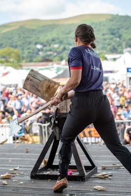 Timbersports_GBR_WCH_2025_Georgia Lews Standing Block Chop_15.jpg