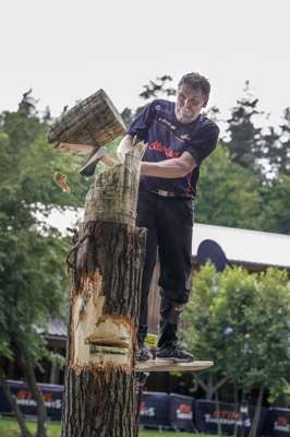 TIMBERSPORTS_FORD_RANGER_CUP_STARK_SPRINGBOARD.jpg