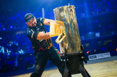 STIHL_TIMBERSPORTS_Danny_Martin_Standing_Block_Chop.jpg