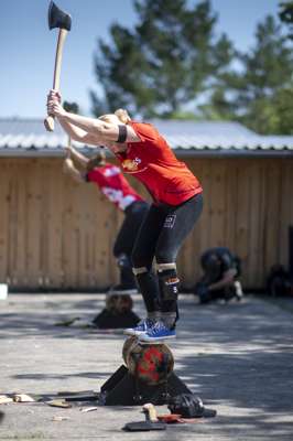 TIMBERSPORTS_FORD_RANGER_CUP_2021_MUENZENMAIER_UNDERHAND_CHOP (1).jpg