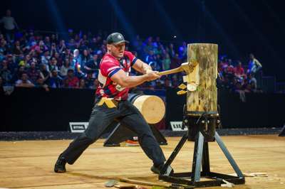 STIHL_TIMBERSPORTS_ Nate_Hodges_Standing_Block_Chop.jpg