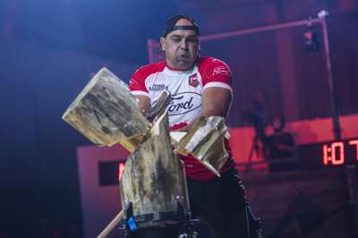 STIHL_TIMBERSPORTS_Michal_Dubicki_Standing_Block_Chop.jpg