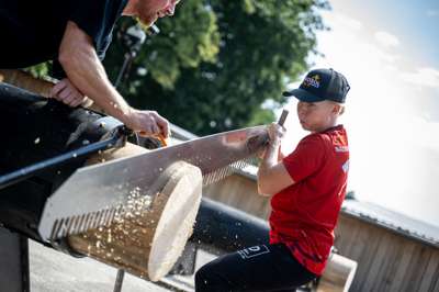 STIHL_TIMBERSPORTS_Nadine_Muenzenmaier_Single_Buck.jpg