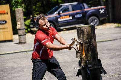 TIMBERSPORTS_FORD_RANGER_CUP_2021_WAGESREITER_STANDING_BLOCK_CHOP.jpg