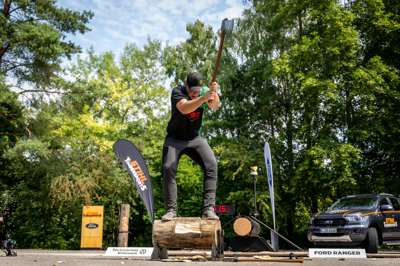 STIHL_TIMBERSPORTS_Jan_Reichert_Underhand_Chop.jpg