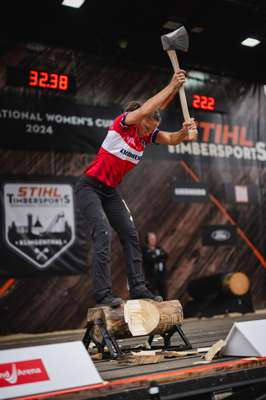 STIHL_TIMBERSPORTS_Erin_Lavoie_Underhand_Chop (1).jpg